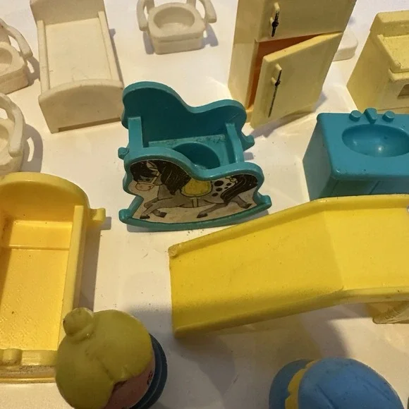 VTG 70s &80sFisher Price Wooden & Plastic Little People Figures Lot Of 46 Pieces
